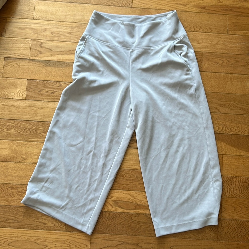 Athleta Seasoft wide crop pants -size M